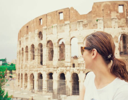Image of Dana by the Roman Colleseum